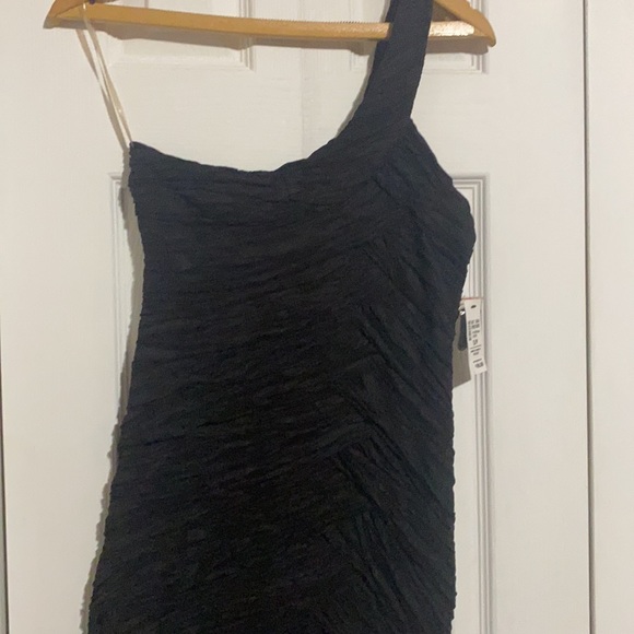 Adorable black dress, tags on. Never worn - Picture 6 of 11